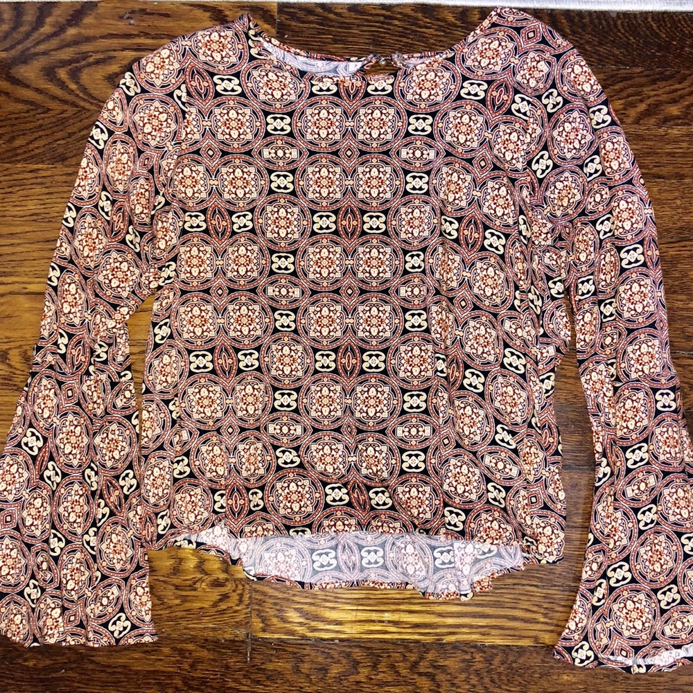 S/M retro long sleeve top with bell sleeves